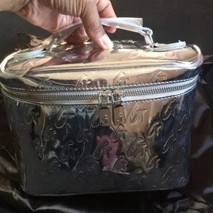 Glamaholic cosmetic/travel case with hot pink lining